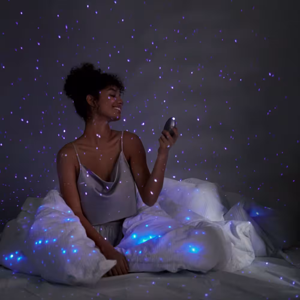Svakom Galaxie Suction Vibrator with Mood Projector Metallic Lilac image 2